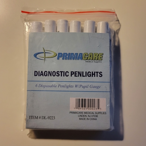 6 Pack Disposable Pen Light with Pupil Gauge, Medical Diagnostic Pens - Picture 3 of 4